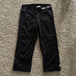 Nike pro crop athletic leggings